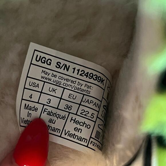 UGG Fluff Yeah Slide – Animilia (Size 4 Big Kids, Fits Women’s 5.5-6) - Picture 9 of 10